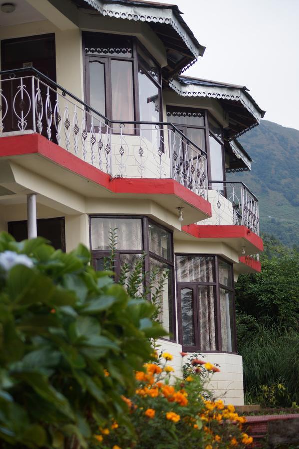 Hotel Shivalay Дхарамсала Екстериор снимка